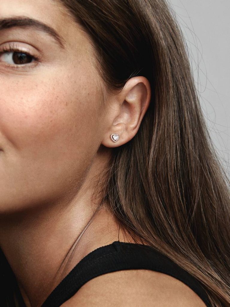 4dfe5fa4-da7a-4fe3-9ac2-42ff15576795